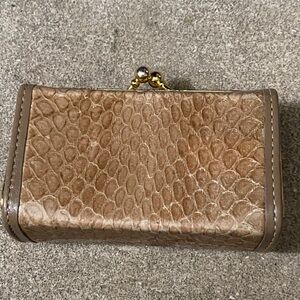 Elegant Textured Women's Clutch Vintage Snakeskin mini with kiss lock gold trim
